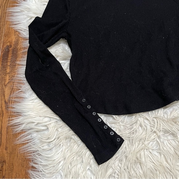 Ribbed black long sleeve with buttons - Picture 5 of 5